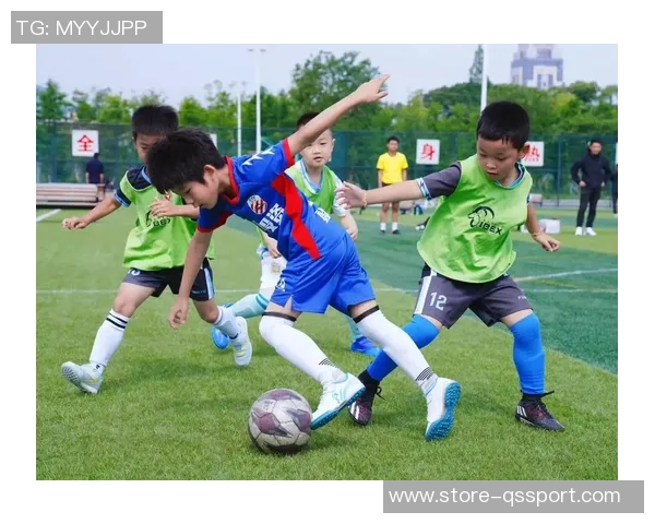 美丽与力量的结合她们在绿茵场上展现足球魅力与风采