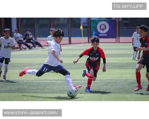 足球啦啦队热情洋溢的瞬间精彩图片分享与欣赏